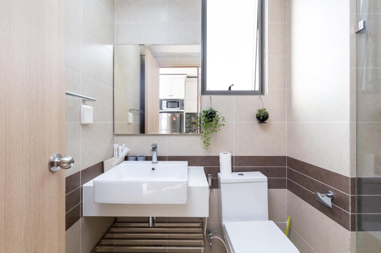 Serene Premier Apartment - River Gate Хошимін Екстер'єр фото